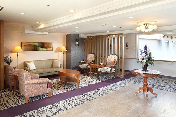 明るい食堂の光景