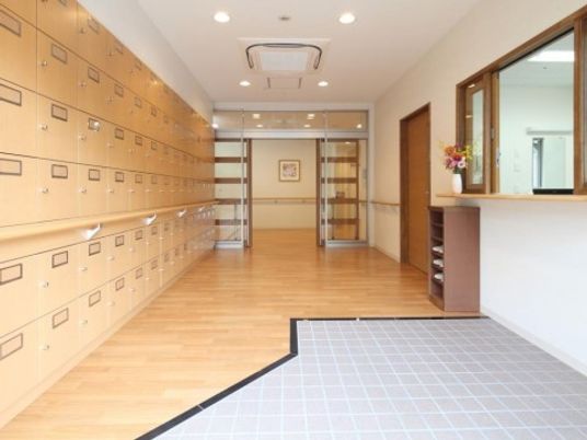 明るく清潔なエントランス