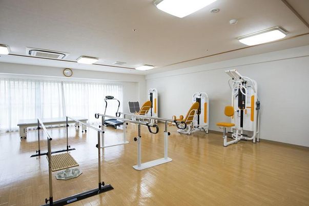 ピンク色の入浴介助機器