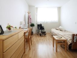 明るい居室の一角