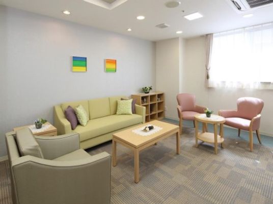 快適な居心地のラウンジ