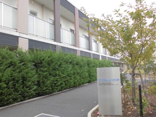 緑豊かな施設外観