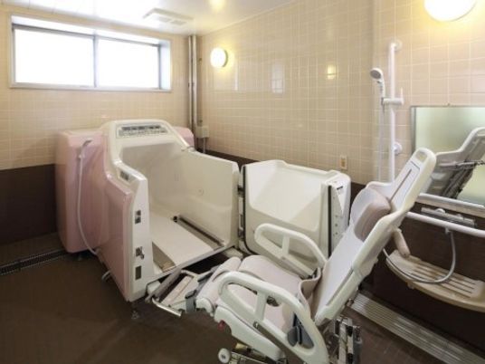 快適な設備完備の浴室