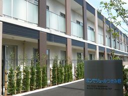 モダンな建物の外観