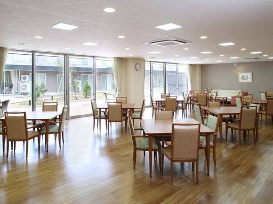 明るい広々ダイニング