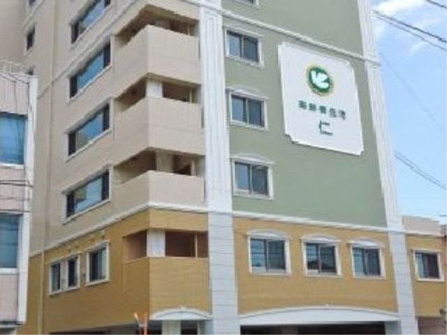 清潔な外観の建物 外観 明るく清潔な外観で、訪れる方々をお出迎えします。安心感があり、快適な環境での就業をお考えの方に適した施設です。