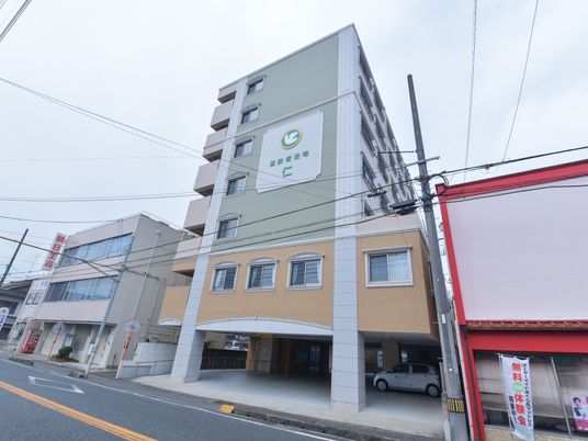 現代的な建物のエントランス