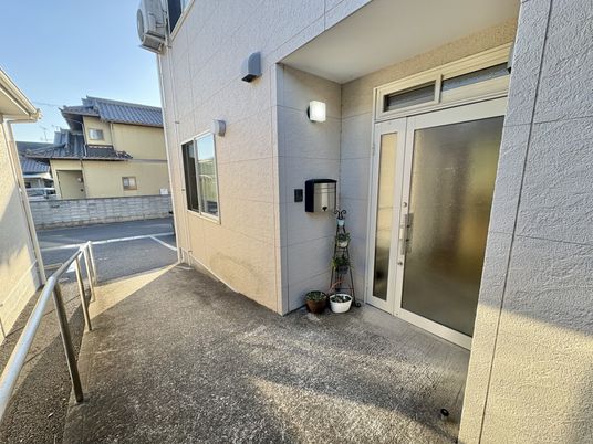 日差しの入る出入口