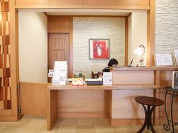 明るいフロント受付