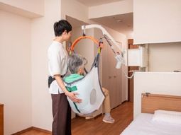 介助とリフトの使用