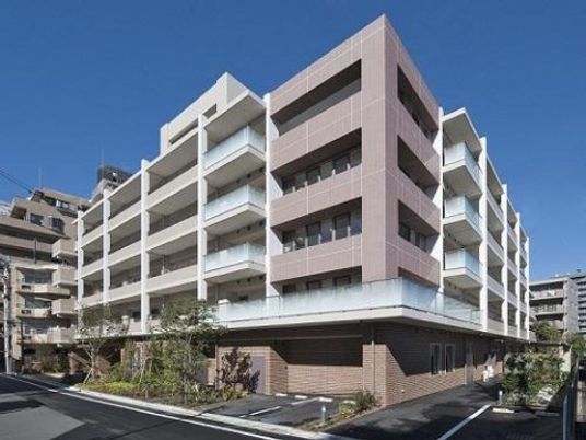 多階層のモダンな外観