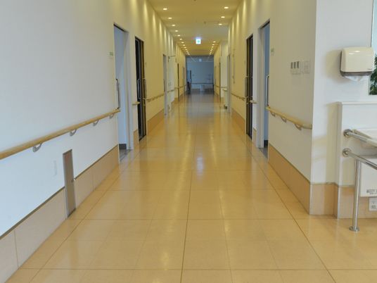 綺麗な施設の廊下