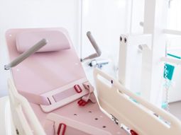 ピンクの医療椅子