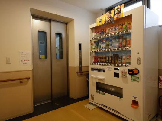 自動販売機とエレベーター