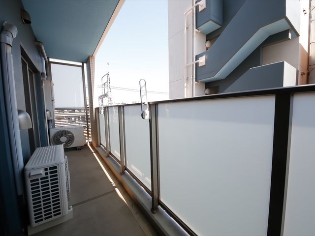 広々としたバルコニー空間