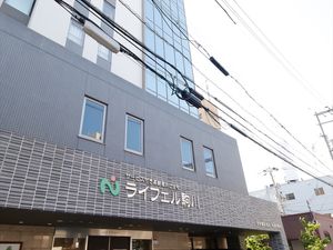 都市型施設のエントランス