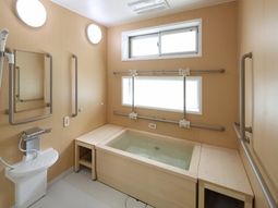 明るい清潔な浴室