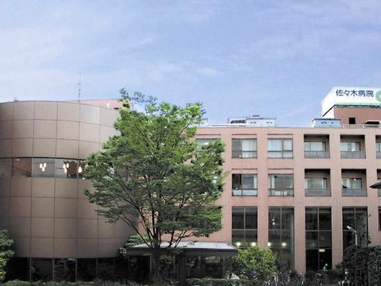 病院前の建物外観  