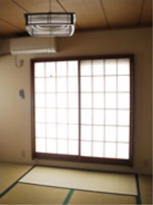 和室の窓とエアコン
