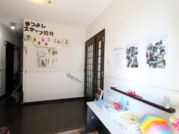 廊下の壁装飾と物