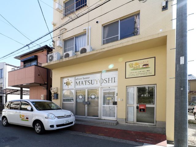 施設の外観入口付近 外観 心温まるデザインのエントランスがお出迎え。職員が笑顔で皆さんのご来訪をお待ちしています。