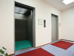 清潔感あるエレベーターホール