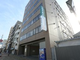 都会的な建物の外観