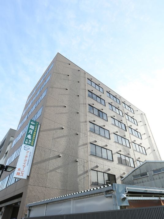 高層ビル形施設の外観