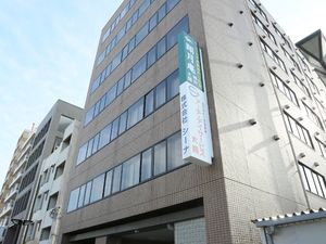 多階層ビルの入り口