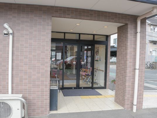 エントランスのガラス扉