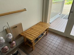 玄関のベンチ