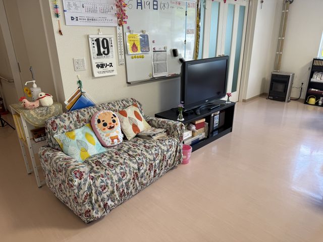 居室の様子 居室 明るい自然光が差し込む居室では、落ち着いた雰囲気の中でゆっくりとくつろげます。