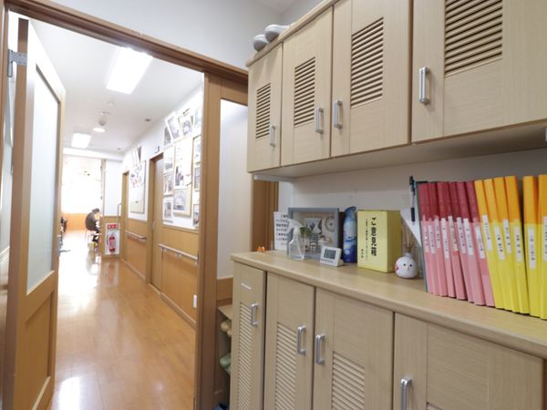 清潔な施設の廊下
