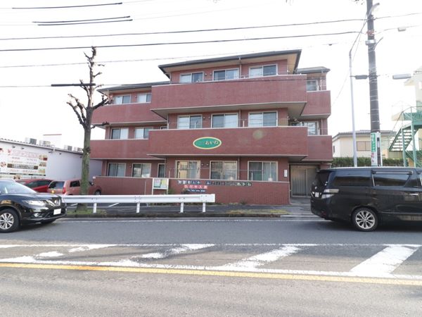 多階層の建物外観