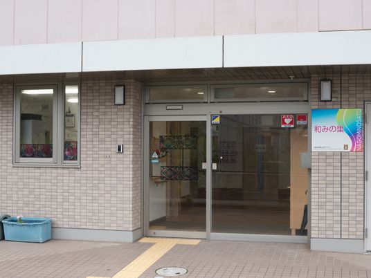 エントランスの映り込み