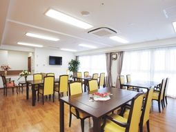 明るい食堂の風景