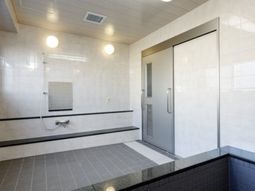 清潔感ある明るい浴室