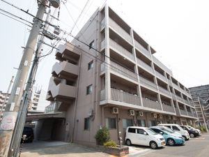 多階層の建物外観