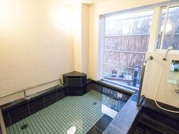 清潔な浴室と窓