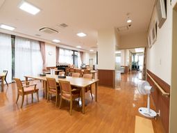 居心地の良い明るい食堂