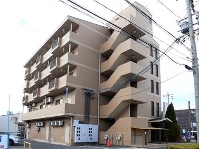 多階層の建物外観