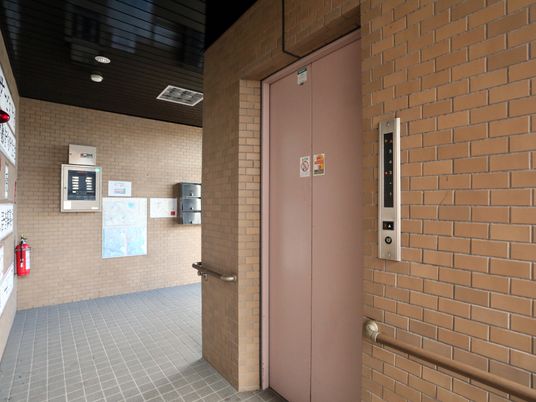 エレベーター前の廊下