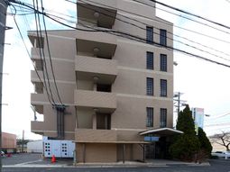 多階層ビルの外観