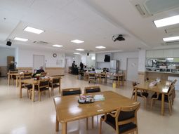 広々とした食堂の一角