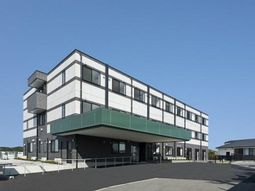 モダンな外観の建物