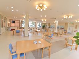 明るく広々したダイニングエリア