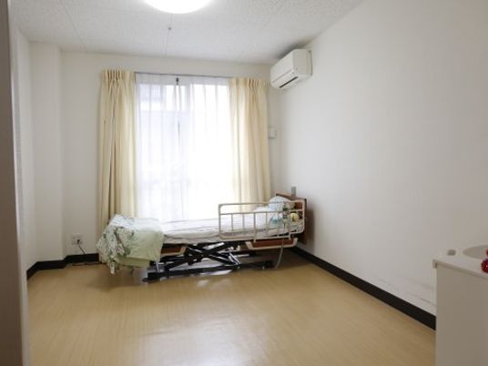 広々とした明るい居室