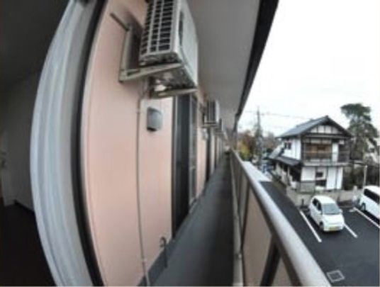 広々とした施設のバルコニー
