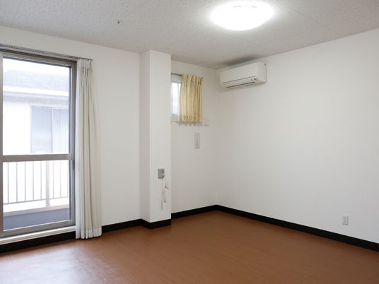 シンプルな個室空間