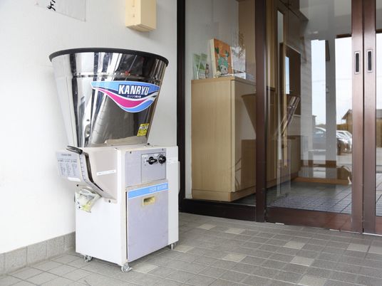 玄関にあるコインランドリー機